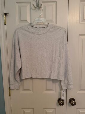 Calvin Klein Performance Heather Light Gray Long Sleeve Cropped tee M NWT